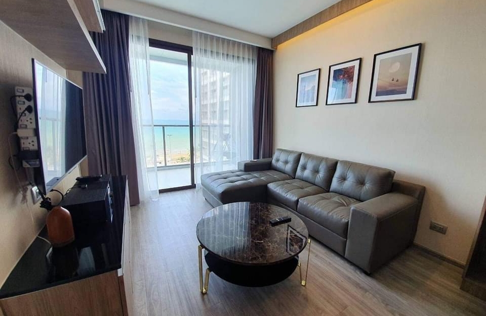 ขายพร้อมผู้เช่า Aeras ติดหาดจอมเทียน 1 ห้องนอน ชั้น 7 วิวทะเล