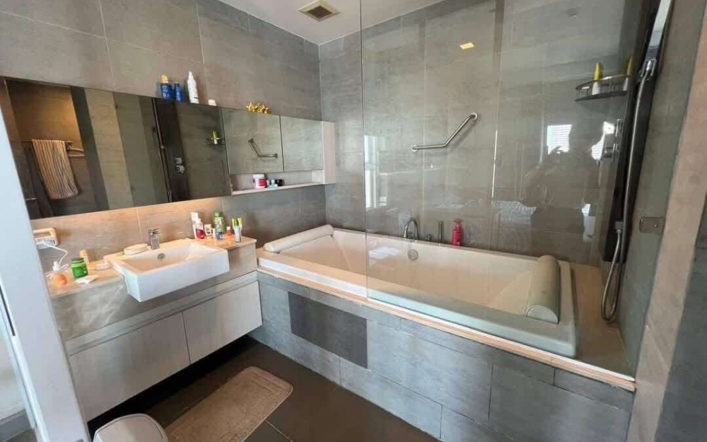 ขายพร้อมผู้เช่า Cetus Beachfront Jomtien 3 ห้องนอน วิวทะเล (2)