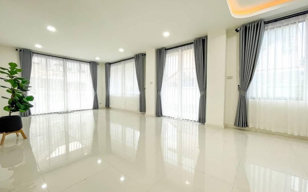 ขายบ้านเดี่ยว 2 ชั้น 4 ห้องนอน 2 ห้องน้ำ ศรีราชา-อัสสัมชัญ (1)