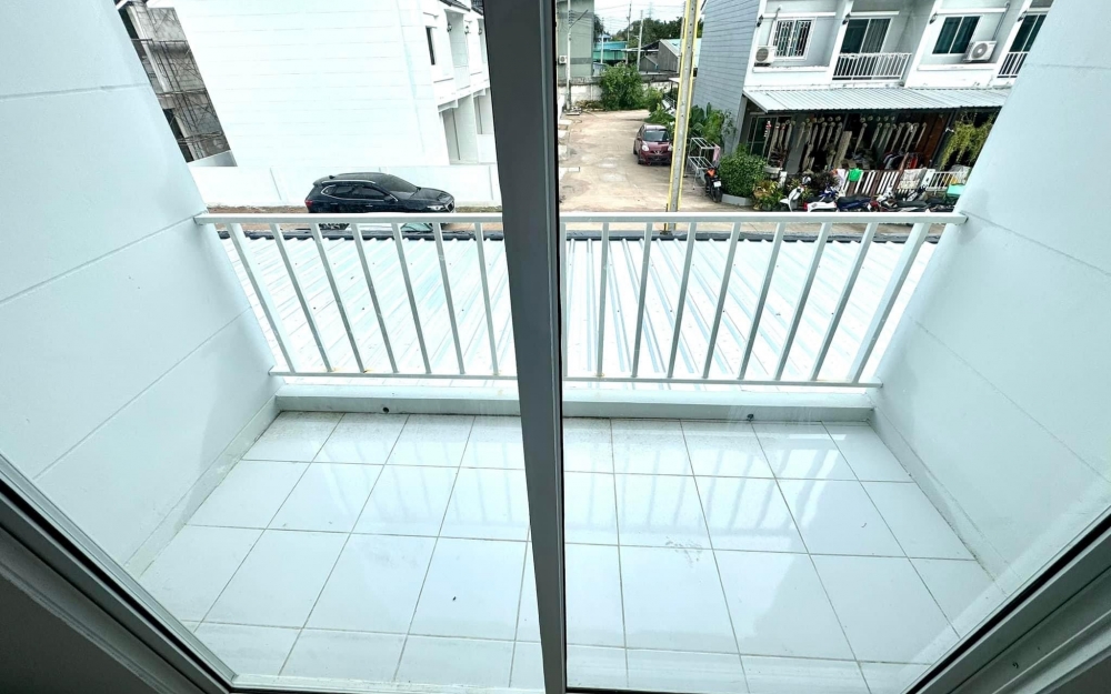 ขายทาวน์โฮม 2 ชั้น 3 ห้องนอน 2 ห้องน้ำ ซ.สยามคันทรีคลับ ใกล้ตลาดไร่วนาสินธ์ ติดเจ้าของ