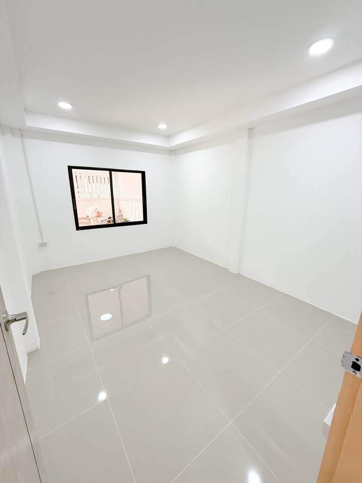 ขาย Town House 2 ห้องนอน 1 ห้องน้ำ เขาน้อย (2)