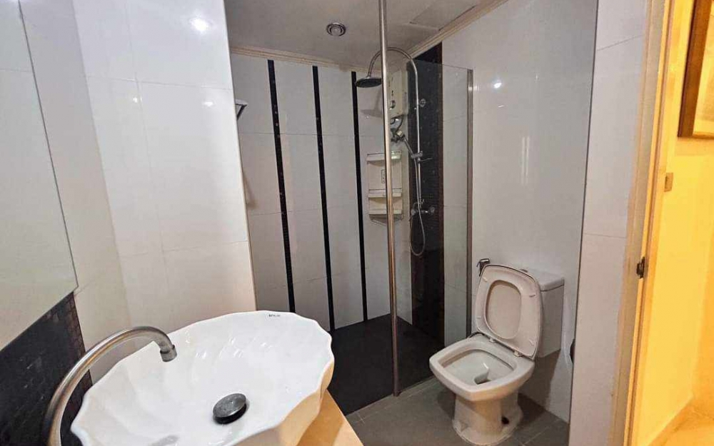 ปล่อยเช่ารายปี Amazon Jomtien อเมซอน จอมเทียน 1 ห้องนอน ชั้น 4 วิวสระ