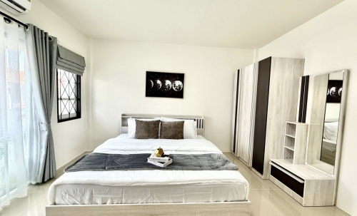 ขายทาวน์เฮ้าส์ 2 ชั้น 2 ห้องนอน 2 ห้องน้ำ ถนนสุขุมวิท (2)