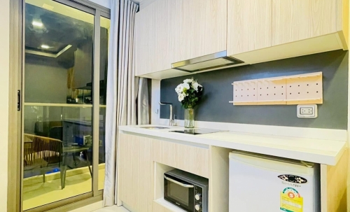 ขาย Arcadia Beach Resort Pattaya อะคาเดีย บีช รีสอร์ท พัทยา 1 ห้องนอน วิวสระ (2)