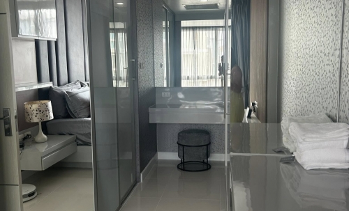 ให้เช่า Apus Condominium เอปัส คอนโดมิเนียม 1 ห้องนอน วิวสระ