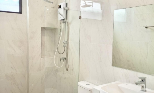 ให้เช่า บ้านเดี่ยว 2 ชั้น 3 ห้องนอน 1 ห้องน้ำ ห้วยใหญ่