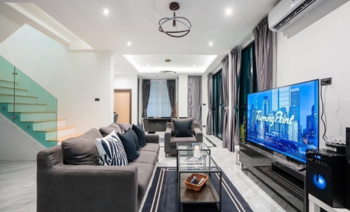 ให้เช่า Pool Villa 2 ชั้น 4 ห้องนอน 4 ห้องน้ำ ห้วยใหญ่