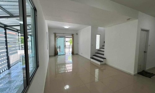 ขายพร้อมผู้เช่า ทาวน์โฮม 2 ชั้น หลังมุม 3 ห้องนอน 2 ห้องน้ำ เครือสหพัฒน์-ศรีราชา