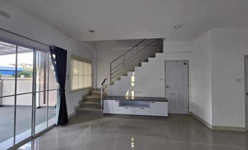 ปล่อยเช่ารายปี ทาวน์โฮม 2 ชั้น ซอยสยามคันทรี 3 ห้องนอน 3 ห้องน้ำ
