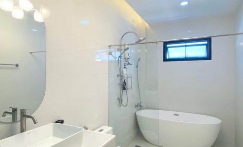 ให้เช่า Pool Villa 2 ชั้น 4 ห้องนอน 5 ห้องน้ำ ซอยสยาม