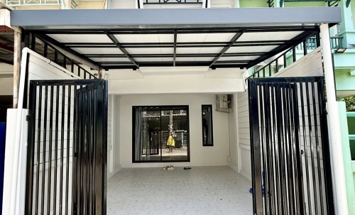 ขายทาวน์เฮ้าส์ 2 ชั้น 2 ห้องนอน 2 ห้องน้ำ ถนนสุขุมวิท (2)