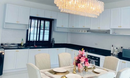 ให้เช่า Pool Villa 2 ชั้น 4 ห้องนอน 5 ห้องน้ำ ซอยสยาม