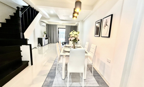 ขายทาวน์เฮ้าส์ 2 ชั้น 2 ห้องนอน 2 ห้องน้ำ ถนนสุขุมวิท (2)