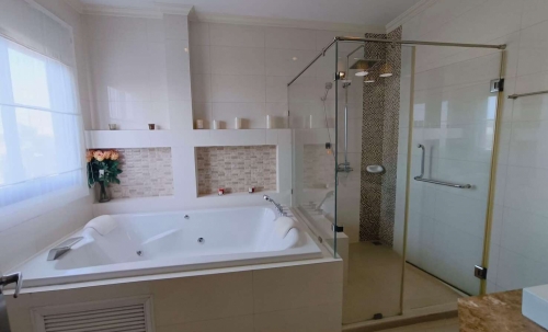 ให้เช่าพูลวิลล่า 3 ห้องนอน บ้านอำเภอ