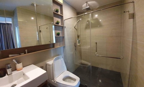 ขายพร้อมผู้เช่า Aeras ติดหาดจอมเทียน 1 ห้องนอน ชั้น 7 วิวทะเล