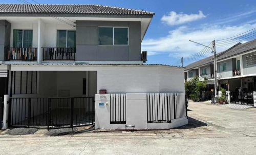 ขายพร้อมผู้เช่า ทาวน์โฮม 2 ชั้น หลังมุม 3 ห้องนอน 2 ห้องน้ำ เครือสหพัฒน์-ศรีราชา