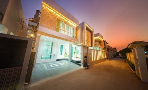 ขาย Pool Villa 2 ชั้น 7 ห้องนอน 8 ห้องน้ำ จอมเทียน