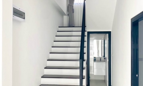 ให้เช่า Pool Villa 2 ชั้น 4 ห้องนอน 5 ห้องน้ำ ซอยสยาม