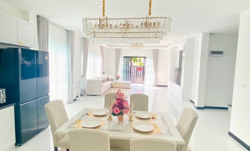 ให้เช่า Pool Villa 2 ชั้น 4 ห้องนอน 5 ห้องน้ำ ซอยสยาม