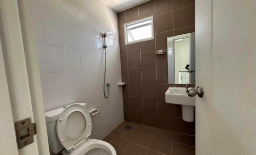 ขายพร้อมผู้เช่า ทาวน์โฮม 2 ชั้น หลังมุม 3 ห้องนอน 2 ห้องน้ำ เครือสหพัฒน์-ศรีราชา