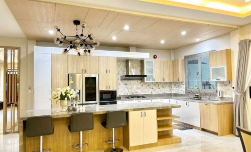 ให้เช่าพูลวิลล่า 6 ห้องนอน ห้วยใหญ่