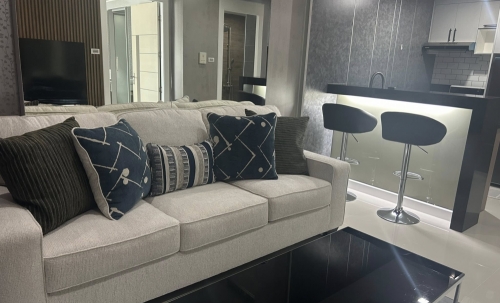 ให้เช่า Apus Condominium เอปัส คอนโดมิเนียม 1 ห้องนอน วิวสระ