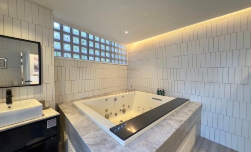 ขาย บ้านพูลวิลล่า ติดทะเล 50 เมตร หาดบ้านอำเภอ (2)